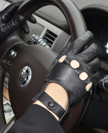 DRIVING GLOVES